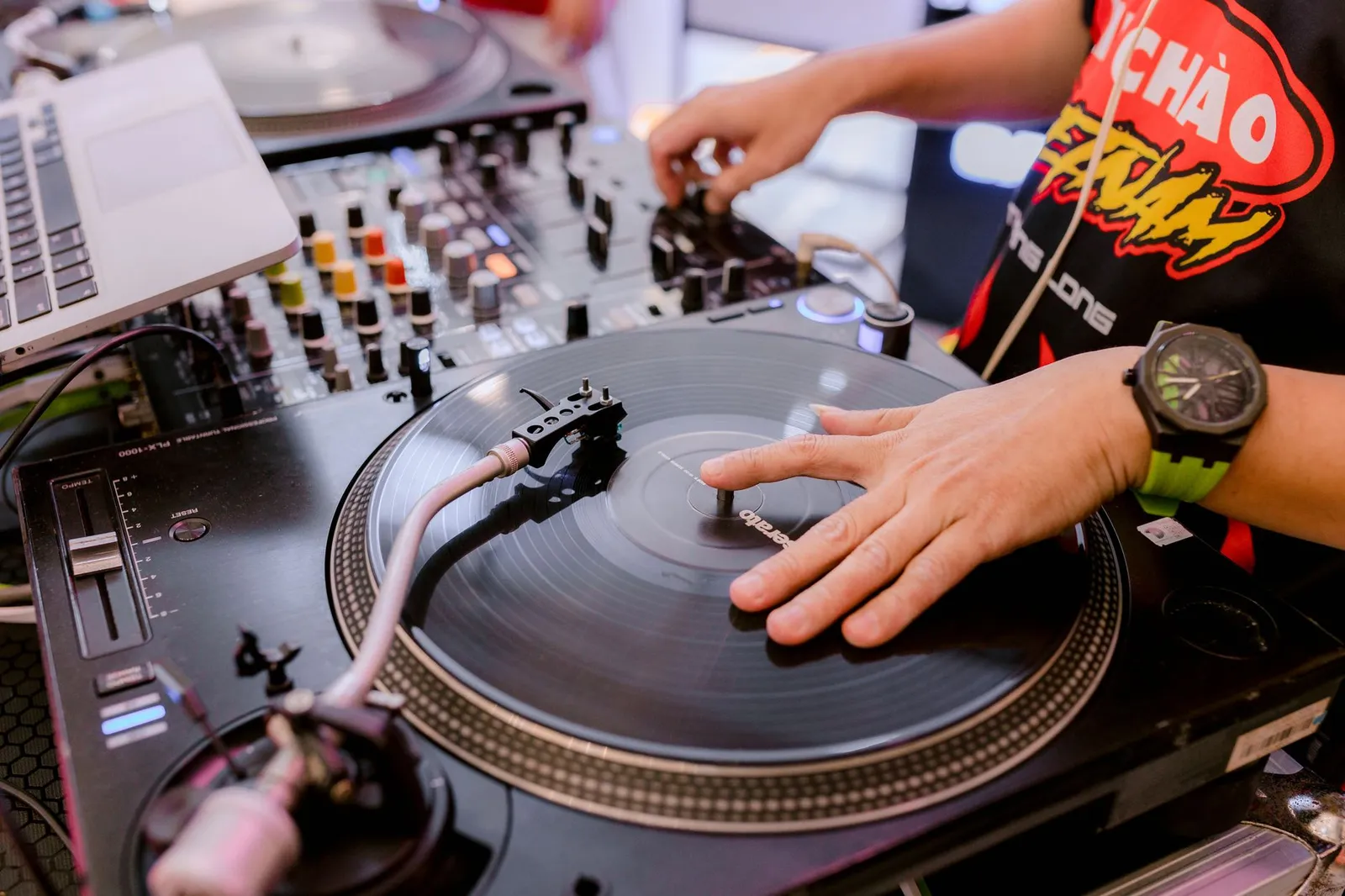 Loop Rewind : Comment les DJs turntablistes américains transforment la boucle en arme créative
