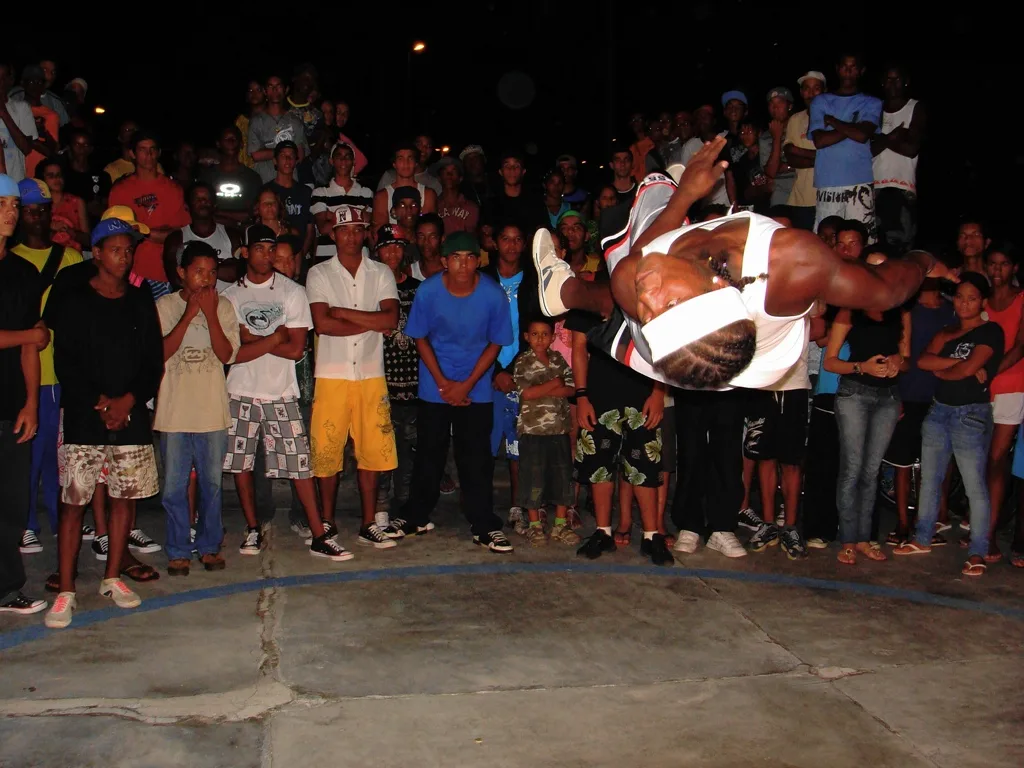 Breakdance na Bahia.jpg — Photo : Cid Edson Póvoas from Ilhéus, Brasil (CC BY 2.0) via Wikimedia