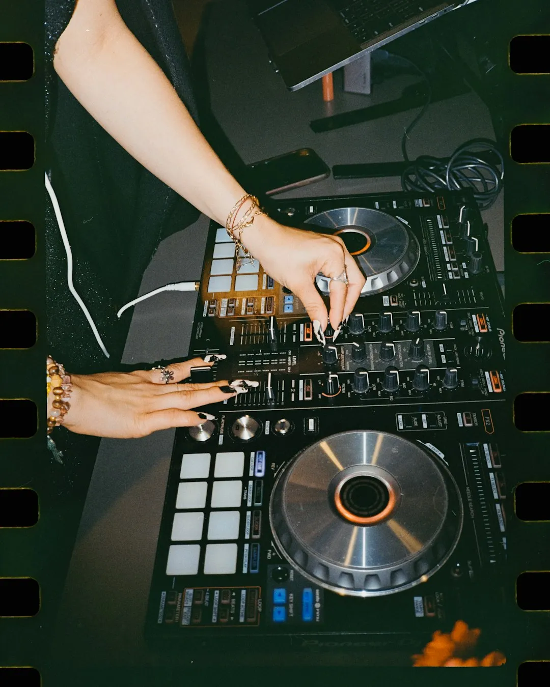 RZA et DJ Scratch Unissent Leurs Forces Pour une Odyssée Turntabliste
