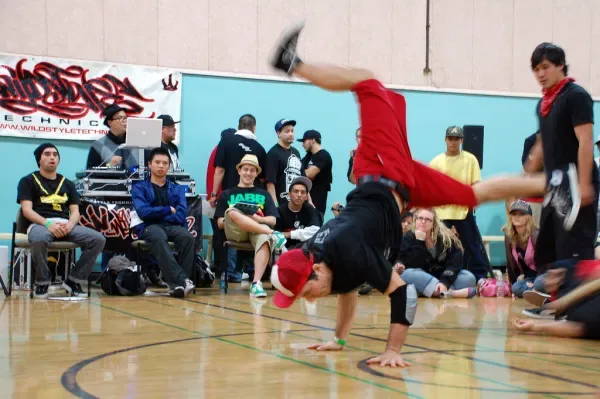Breaking en France : comment le B-Boying et le B-Girling créent des communautés locales