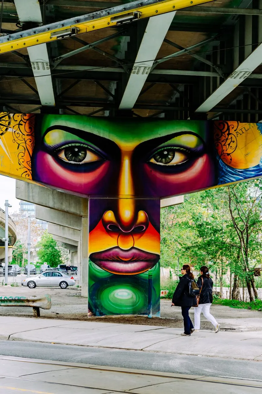 Les Jeunes Citoyens transforment Mios en galerie murale : une fresque signée sous le pont de l'Eyre