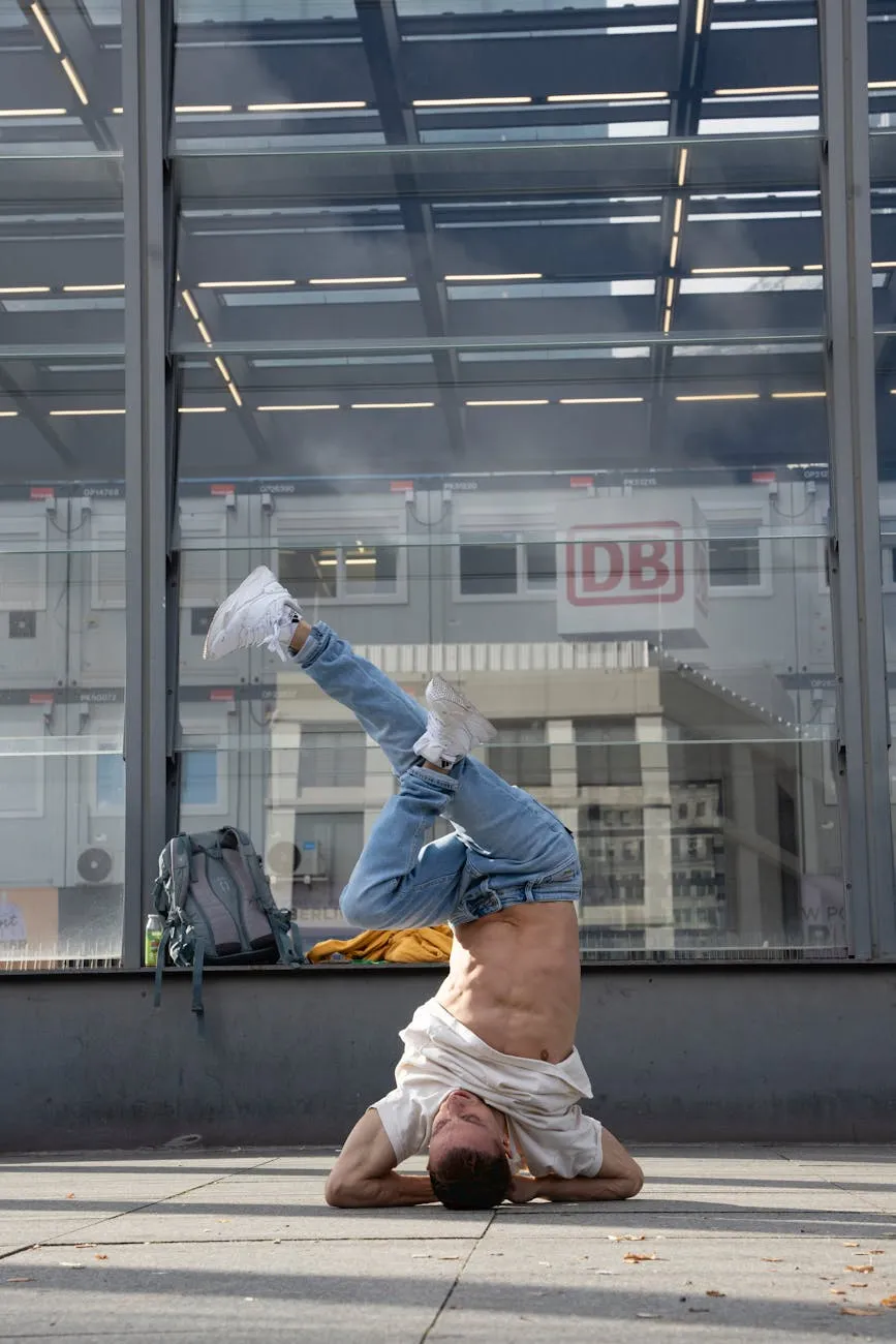 Amine aux Champs-Élysées : quand la danse hip-hop colonise les cœurs des passants
