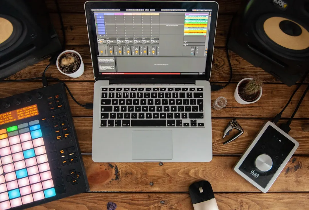 Les beatmakers français réinventent le sampling : de la vinothèque sonore à l'ère de la MAO