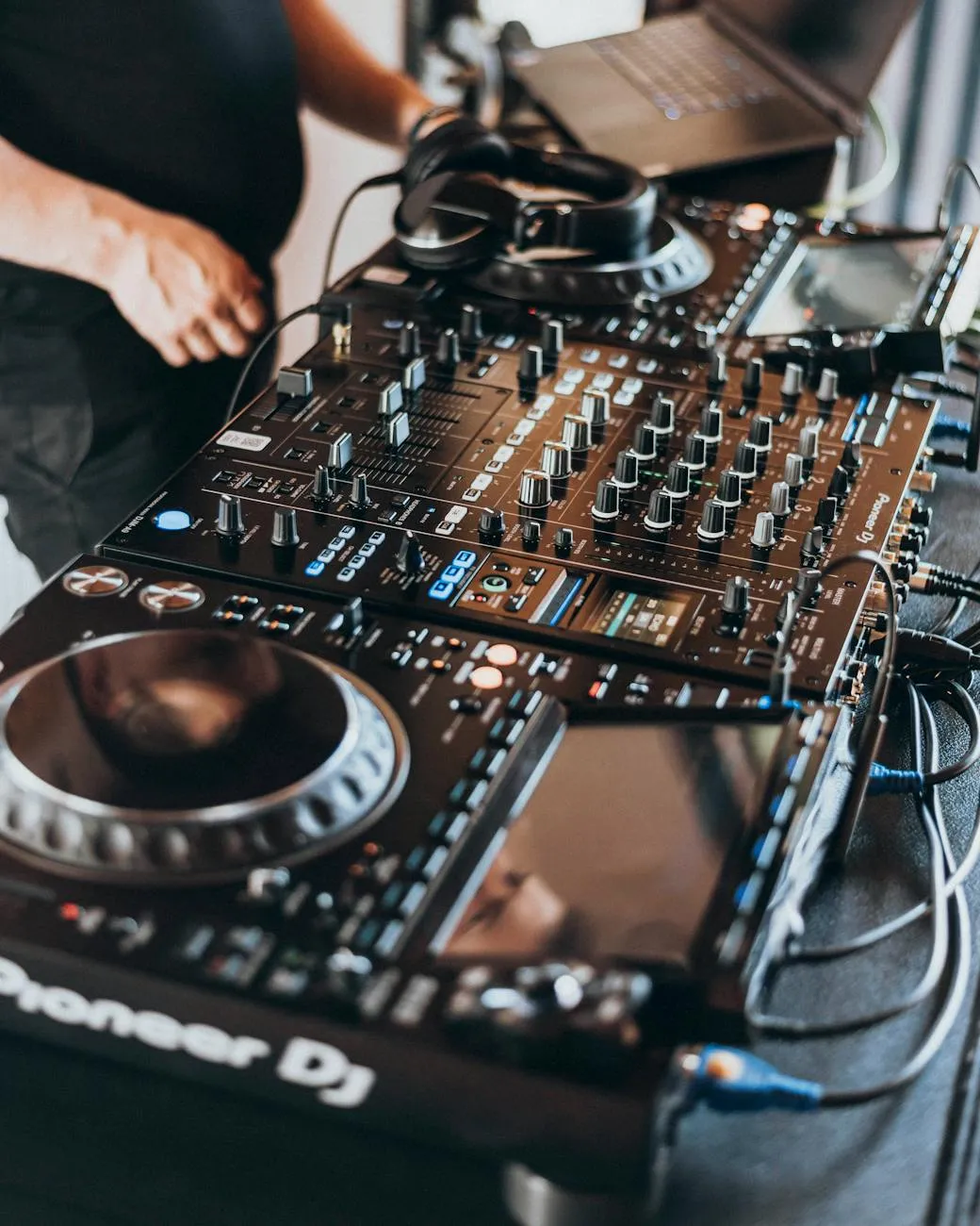 Les Sound Systems Hip-Hop : Quand les DJs Américains Font Danser des Milliers de Corps sans Électricité Synthétique
