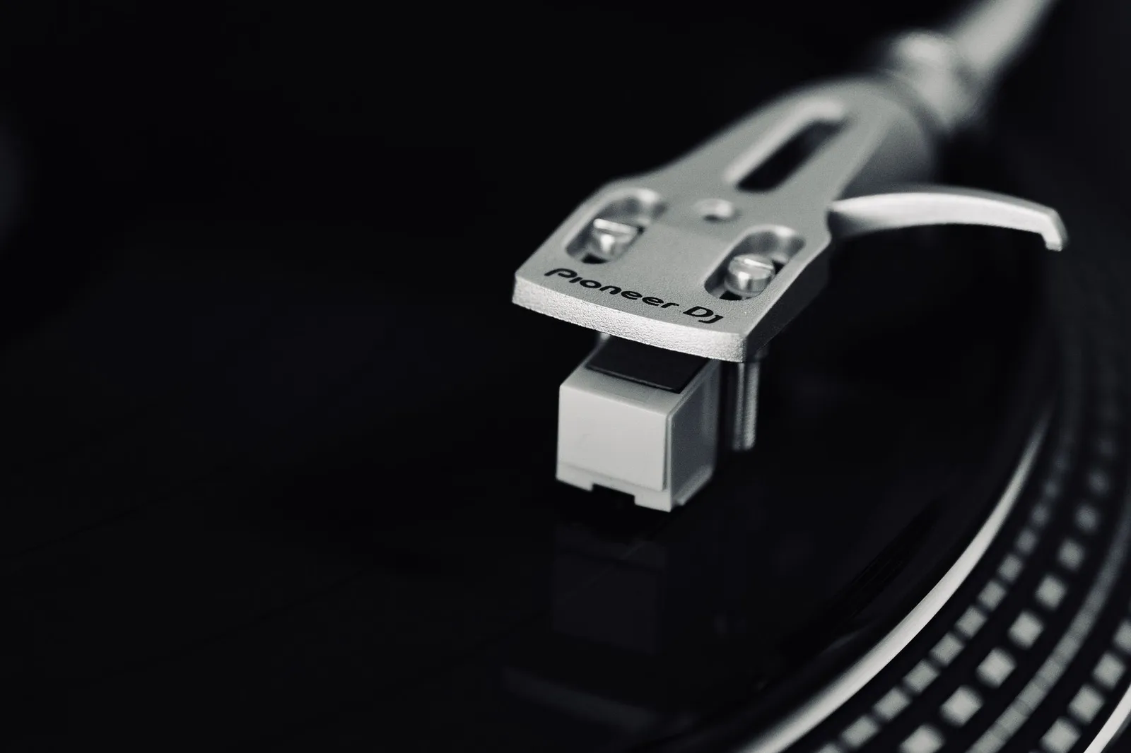 Turntablism Invisible : Comment les DJs Américains Font de la Platine un Instrument de Précision Scientifique