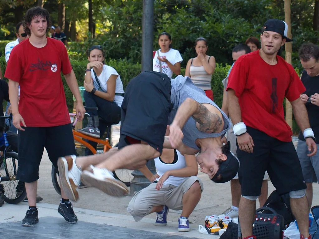 Breaking sur béton : Comment la street dance américaine se réapproprie les territories abandonnés