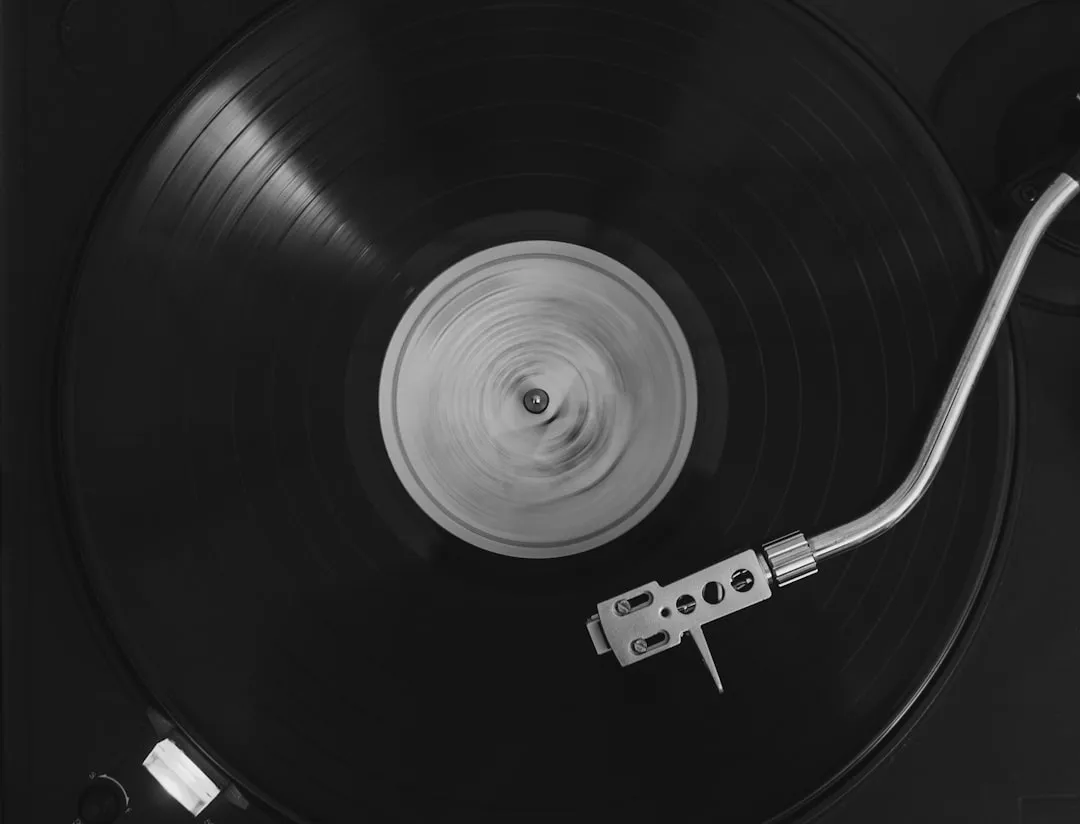 Le Beatmaking Francophone Redéfinit l'Art du Sample : L'Ère de la Précision Analogique
