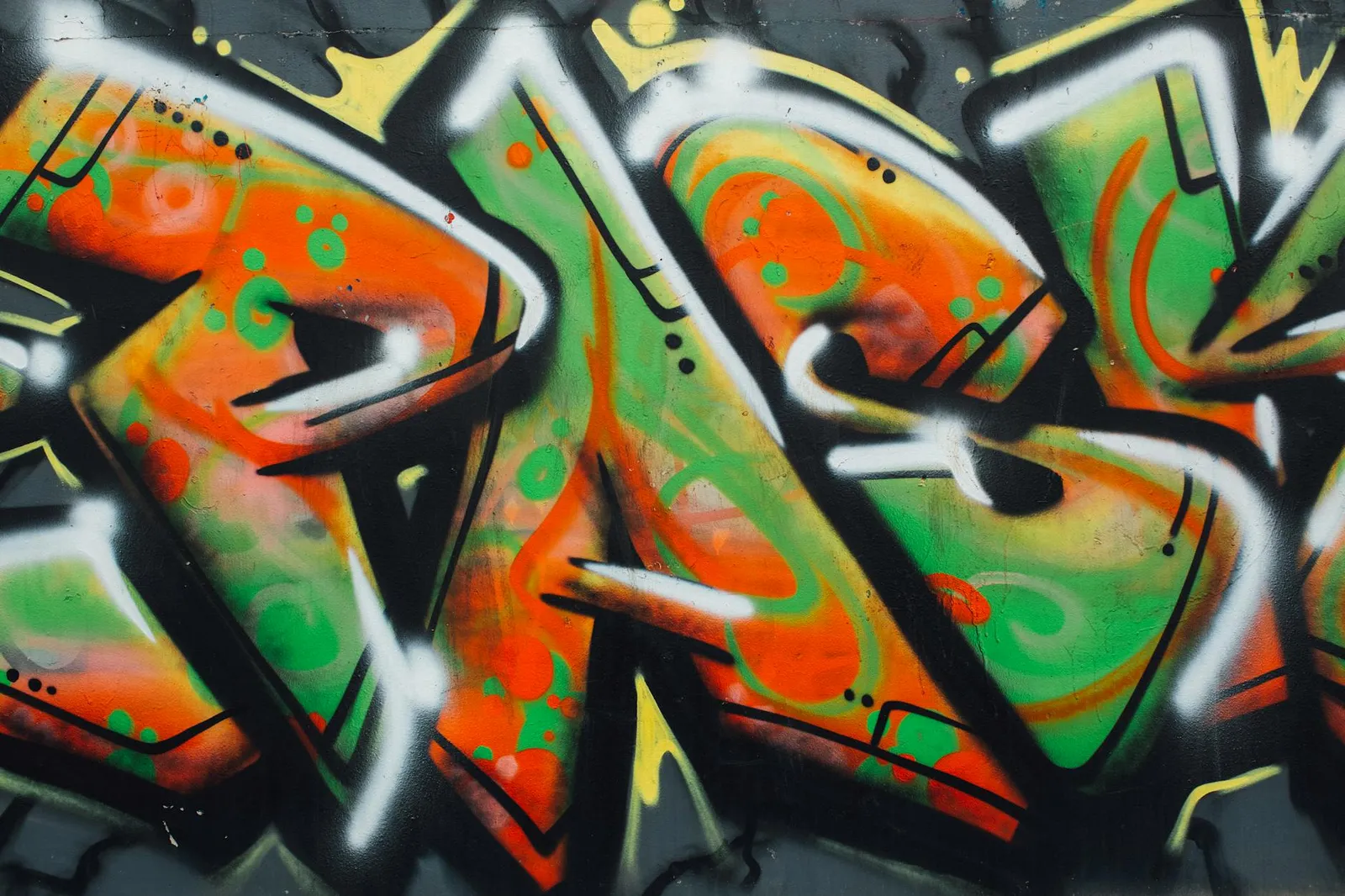 Flow pulvérise le Golden Street Art : quand le lettrage bayonnais fait la loi