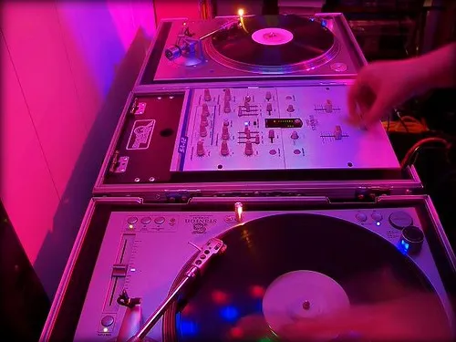 DJ Fragmax ravive 20 ans d'histoire à Rongy : quand la scène hip-hop belge se souvient de ses origines secrètes