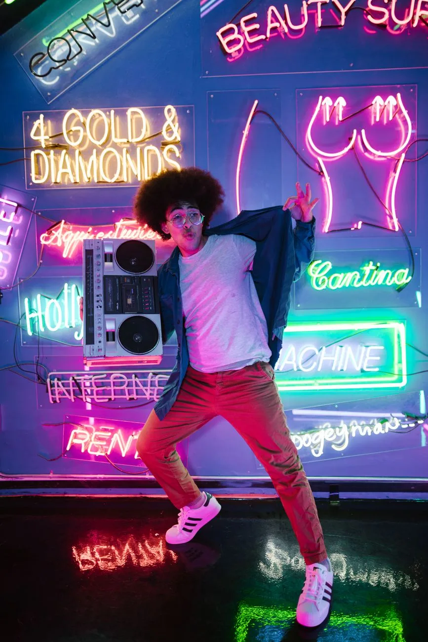 Apprendre le Popping : le guide complet pour débuter cette danse hypnotisante