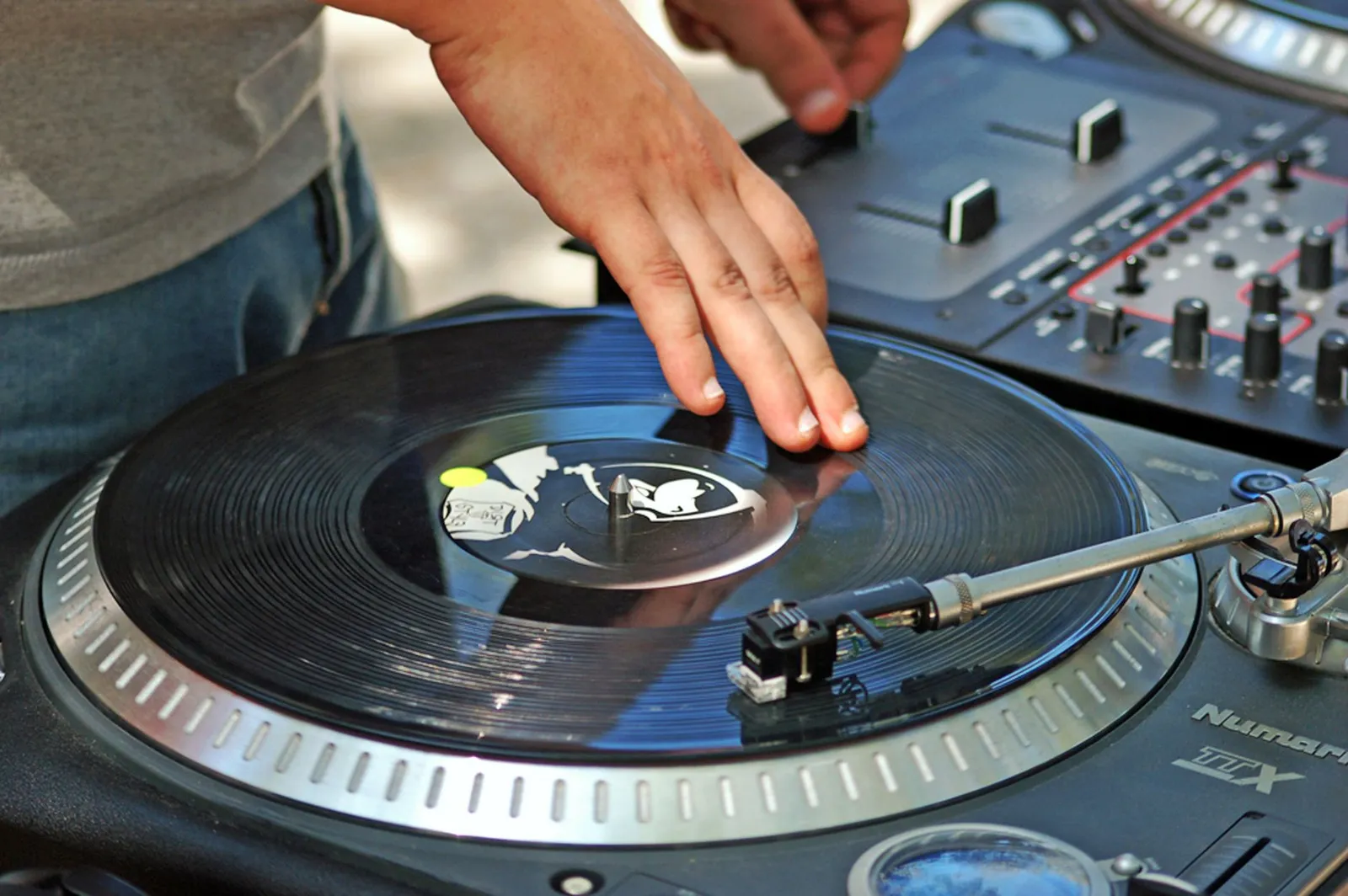 Turntablism français : quand les scratchers réinventent le hip-hop sans punchlines