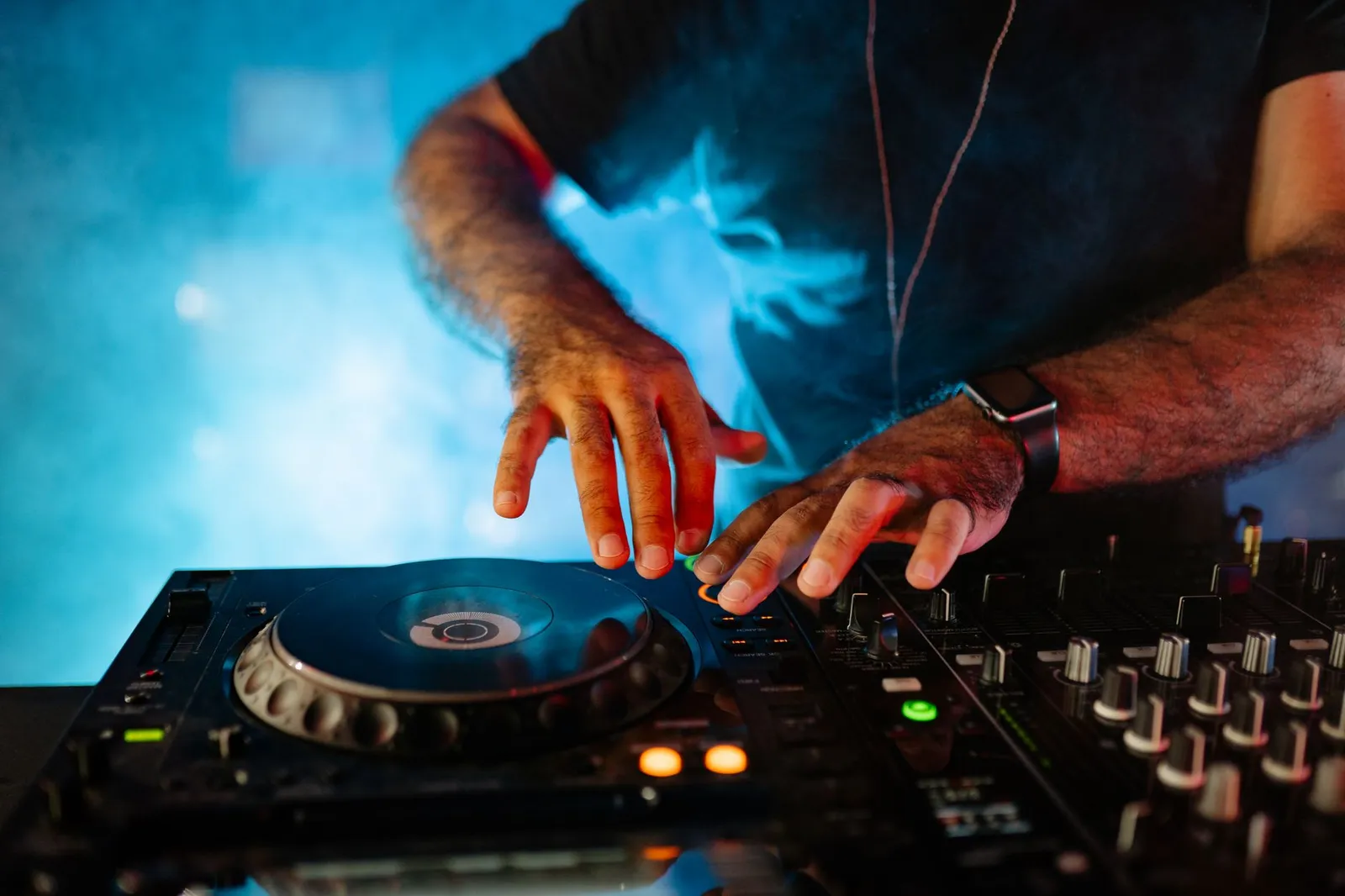 DJ Trance Armstrong : quand le cyclisme rencontre les platines en direct du Tour de France